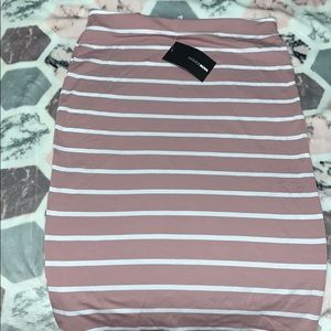 Let’s keep things causal skirt (pink)